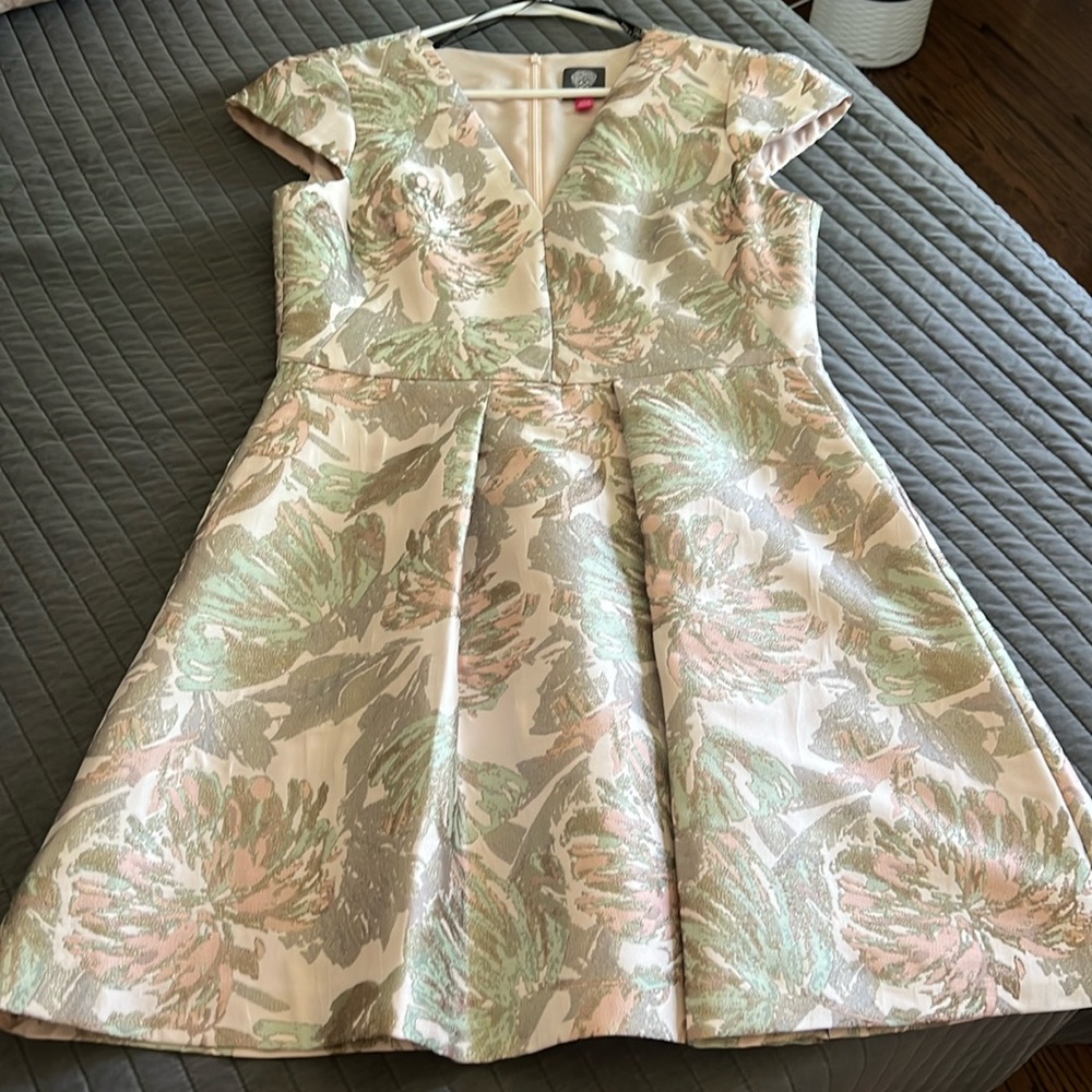 Vince Camuto short dress. Super cute for a wedding or night out ✨